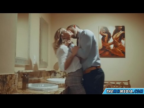 ❤️ Khi một cô gái tóc vàng busty quyến rũ bạn trong một nhà vệ sinh công cộng ️ Sex video tại chúng tôi% vi.hdpornpics.ru% ☑